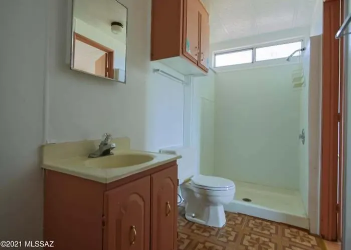 Charming Set Within Its Own Oasis * Marana